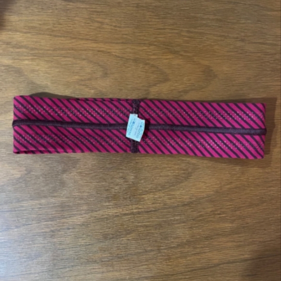 NWOT Lululemon Anti-slip Headband Maroon - Picture 3 of 3